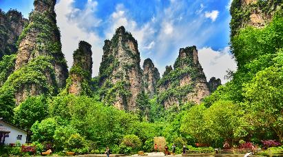 【巔峰張家界5天高鐵團(tuán)】<韶山-鳳凰古城 湘西苗寨-溫泉-九天洞 張家界國家森林公園 超市-土司府>