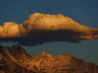 【川西 攝影旅拍】<牛背山、塔公草原、姑弄村、魚子西、 遠(yuǎn)觀斯丁措、 紅海子5日深度游> 6-8人